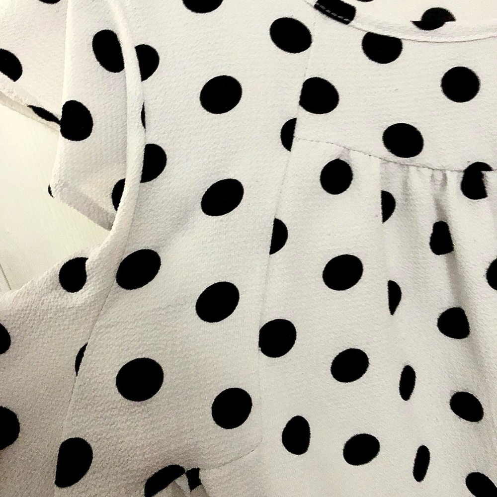 Adara 1X Plus White & Black Polka Dot Flowy Flutter Sleeve Top - Picture 5 of 6